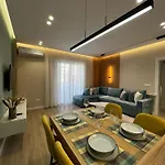 Luxurious Seaside 1 *