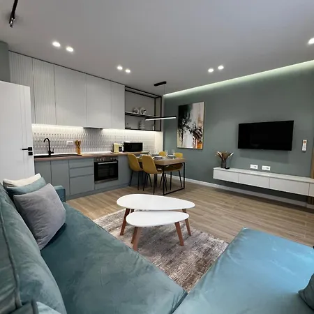 Brand New Luxurious Seaside 1 *