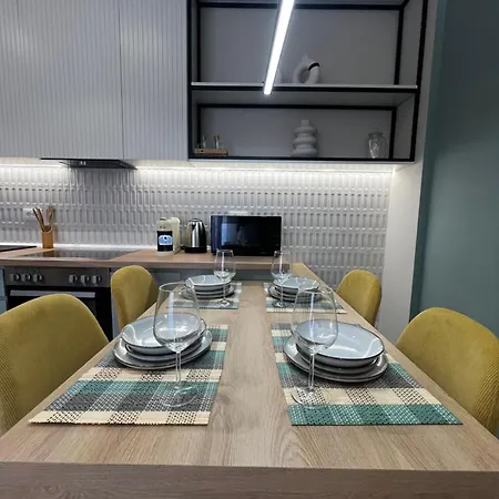 Apartment Brand New Luxurious Seaside 1 *