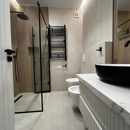 Brand New Luxurious Seaside 1 * Durrës