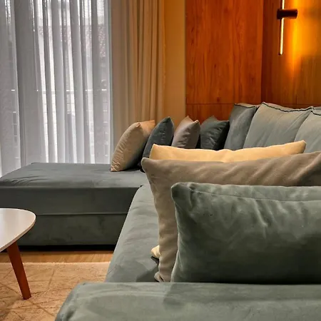 Luxurious Seaside 1 *