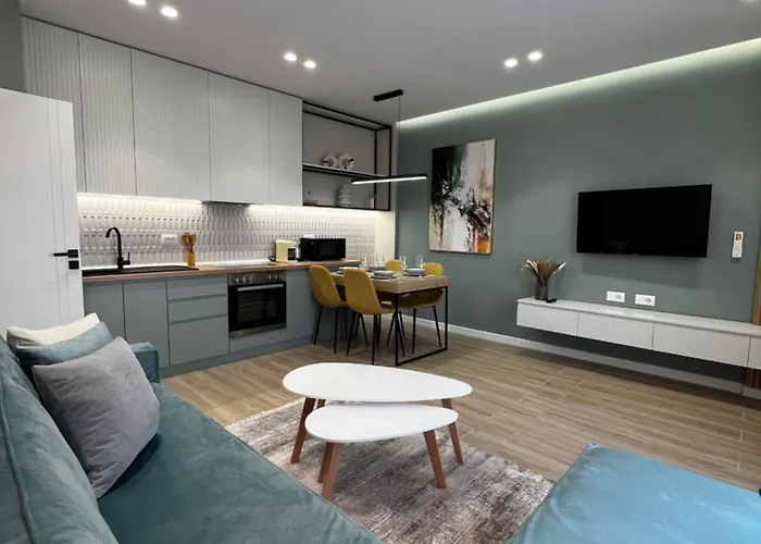 Luxurious Seaside 1 *