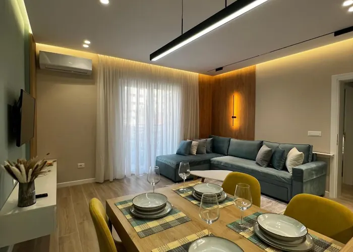 Luxurious Seaside 1 *