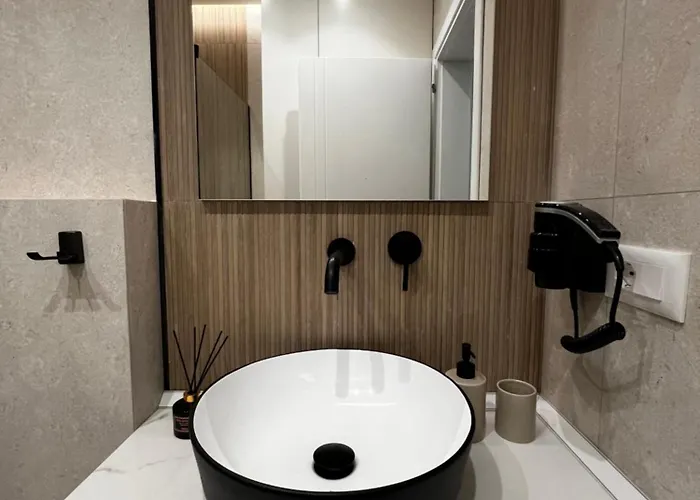 Luxurious Seaside 1 *