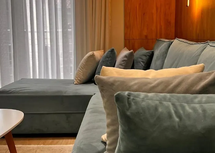 Luxurious Seaside 1 *